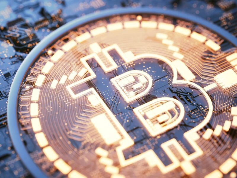 Bitcoin обвалився нижче $105 тисяч
