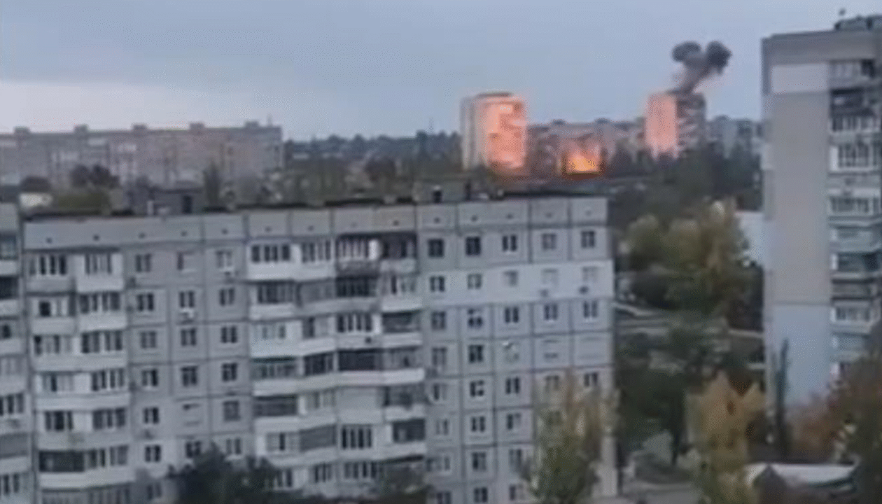 Моменти влучань у Херсоні показали на відео