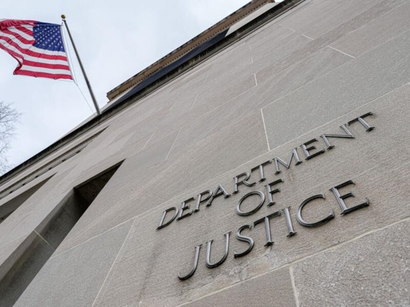 Франція видала США білоруску, що експортувала авіазапчастини в Росію