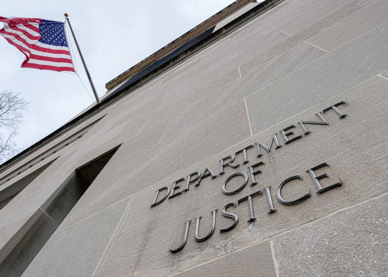 Франція видала США білоруску, що експортувала авіазапчастини в Росію