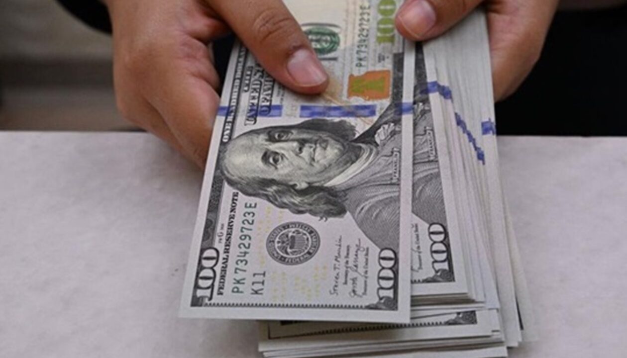 У Києві начальник відділення поліції зник з арештованими коштами