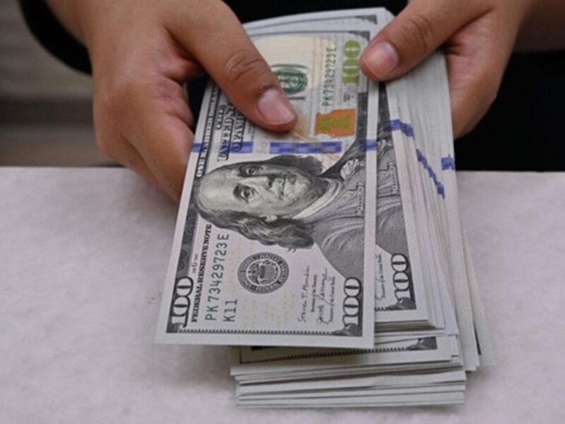 У Києві начальник відділення поліції зник з арештованими коштами