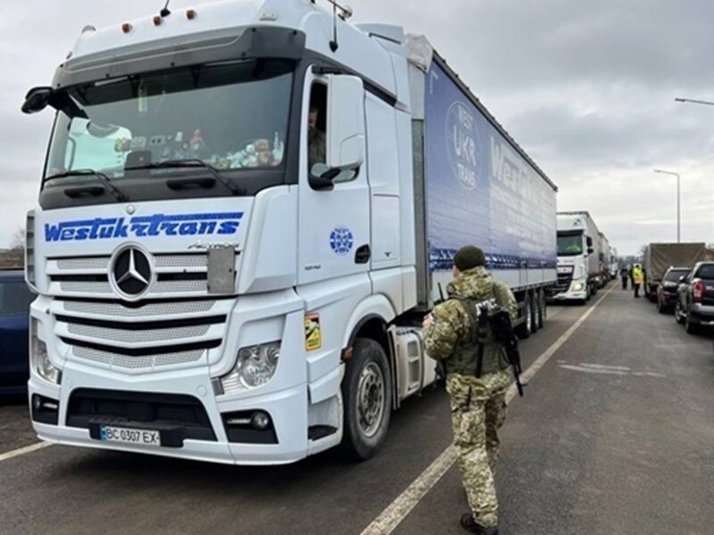 Україна імпортувала товарів вдвічі більше, ніж експортувала