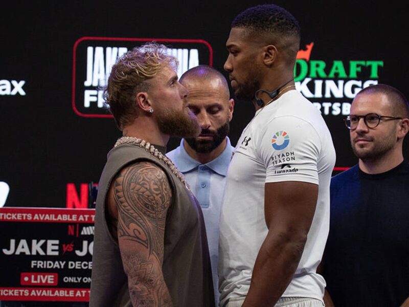 Джошуа і Пол зустрілися поглядами перед боєм