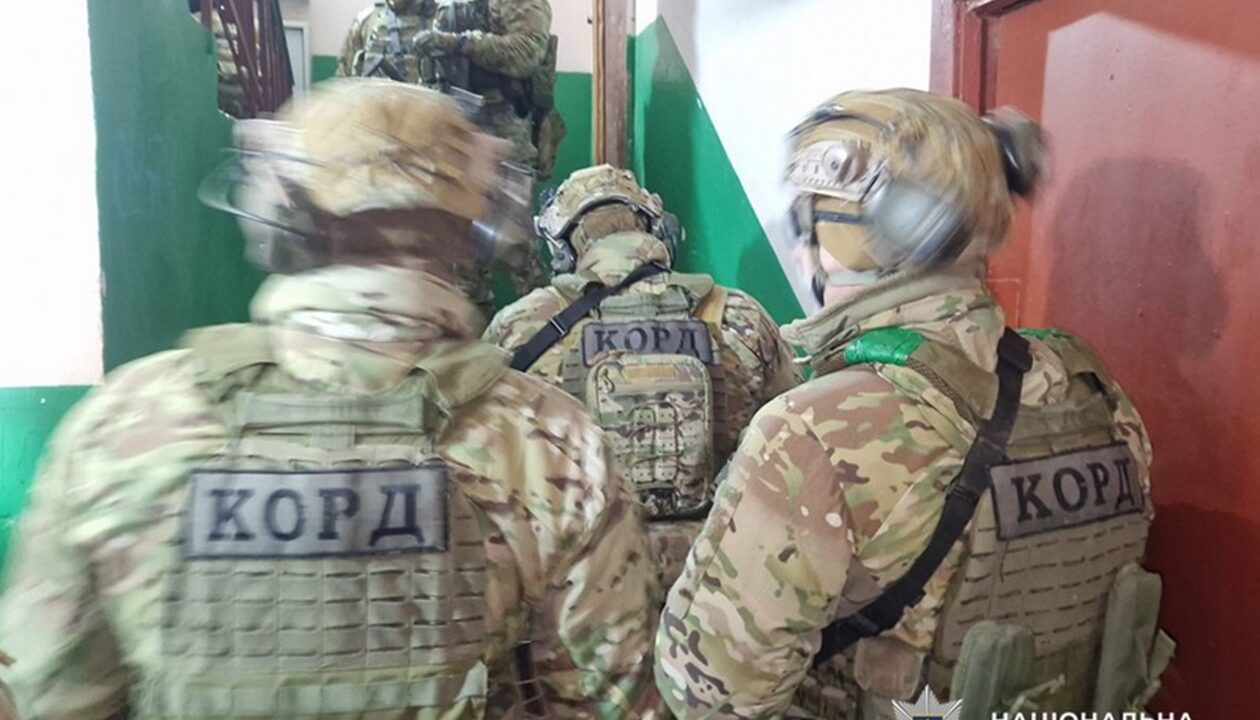 У Чернігові чоловік відкрив стрілянину з автомата на вулиці