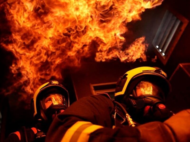 Наслідки удару: у Києві палає багатоповерхівка, перебої зі світлом і водою