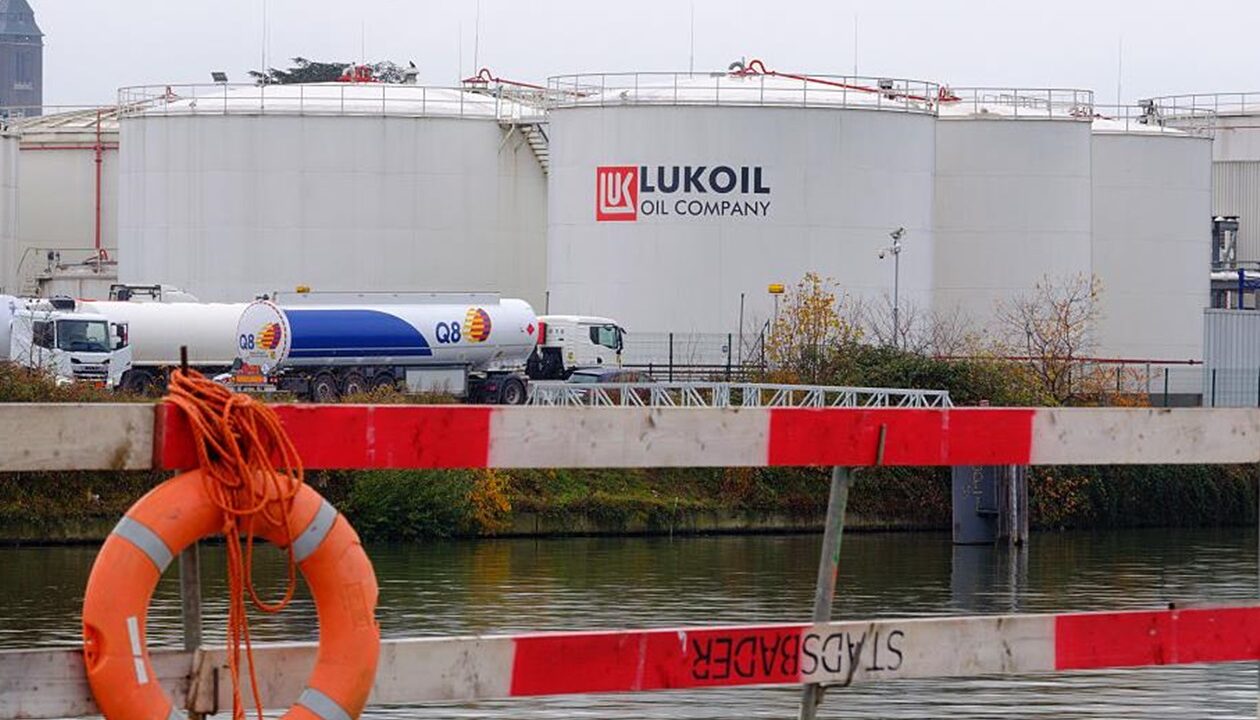 Британія зробила для Lukoil International виняток із санкцій
