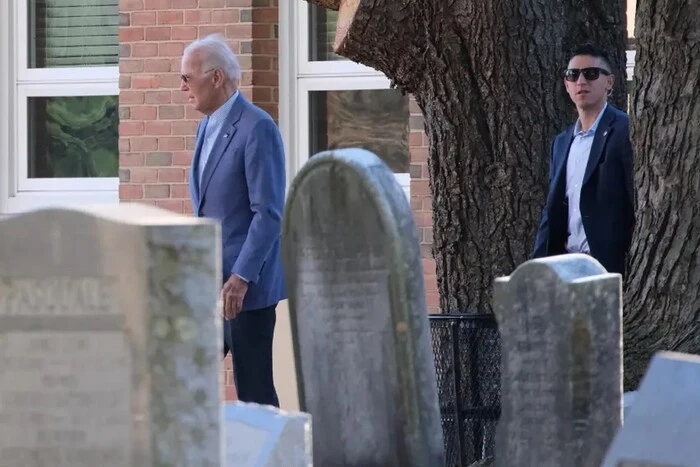 Байден із шрамом на лобі вперше за довгий час з