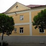 Ужгородська музична школа придбала преміальний рояль під час війни за понад 2 мільйони гривень