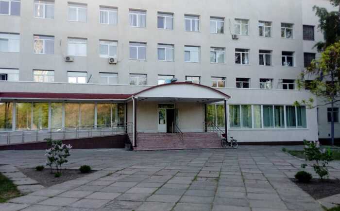 Мільйони на лінолеум і вікна: як «Статус Лідер» завищує ціни у київських лікарнях