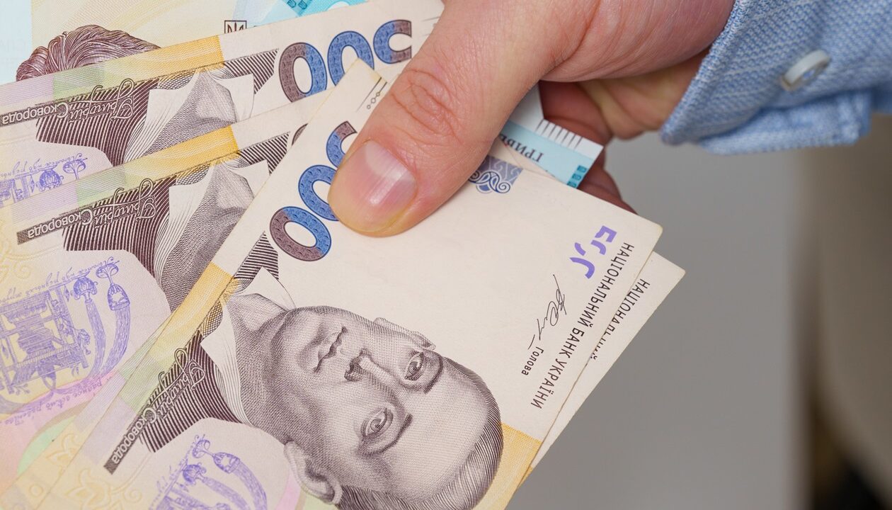 Стартували перші виплати тисячі Зимової підтримки