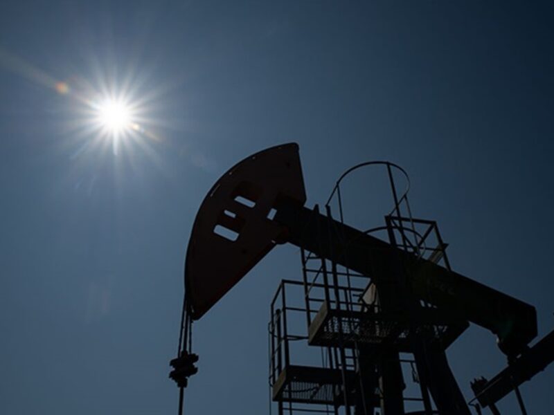 Ціни на нафту у світі почали зростати після місячного мінімуму