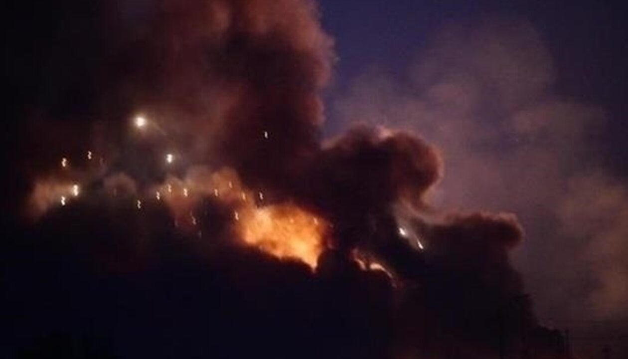 У Києві гриміли вибухи: пошкоджено багатоповерхівку