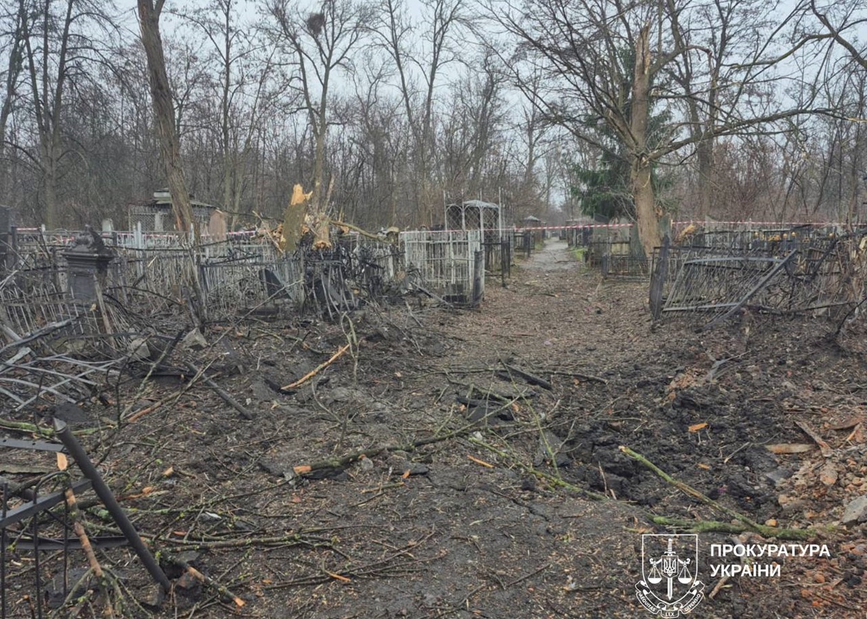 У Харкові внаслідок авіаудару РФ пошкоджене кладовище