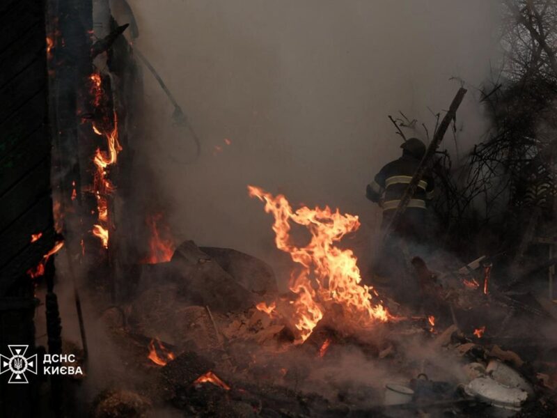 Пожежі після нічного обстрілу Києва ліквідовано