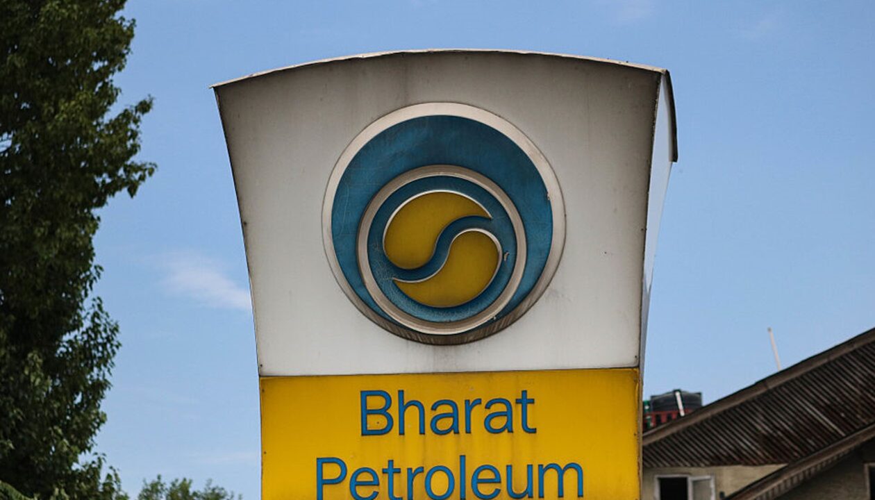 Більшість великих НПЗ Індії почали скуповувати російську нафту - ЗМІ