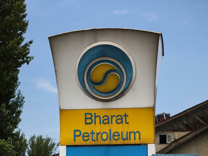 Більшість великих НПЗ Індії почали скуповувати російську нафту - ЗМІ