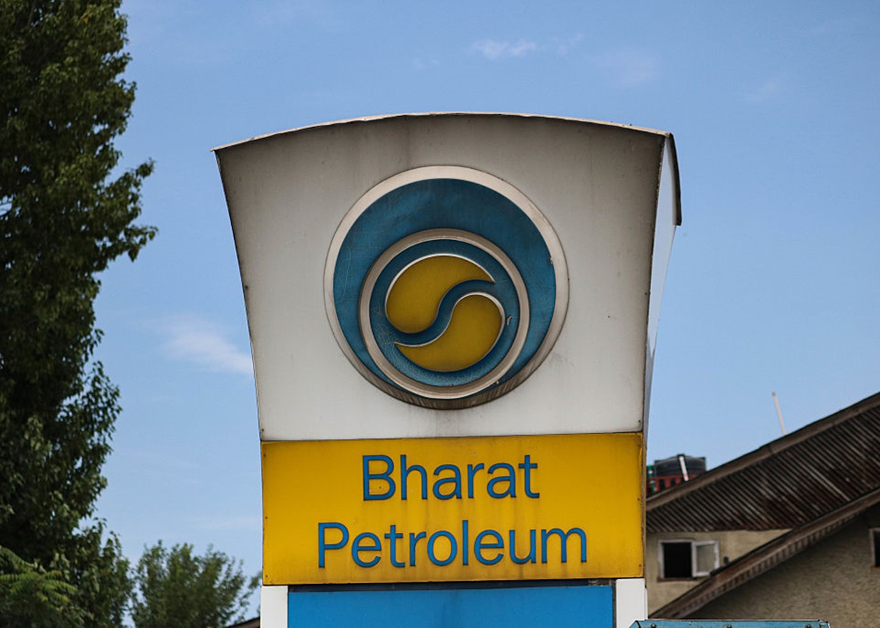 Більшість великих НПЗ Індії почали скуповувати російську нафту - ЗМІ