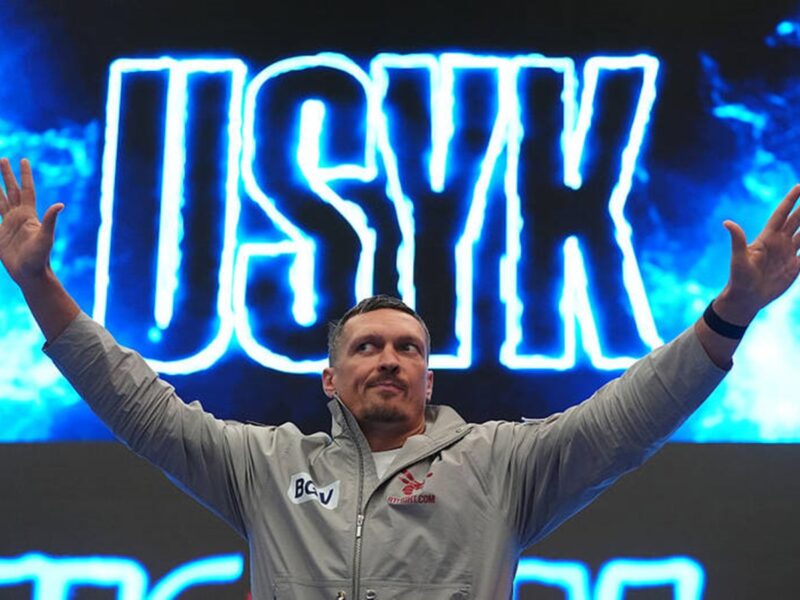 Усик подивиться бій Іноуе в Саудівській Аравії