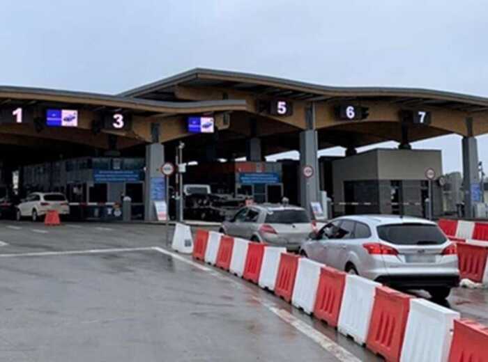 Сотні "порожніх" бусів у контрабандній каруселі: як на КПП "Смільниця" організували масштабну корупційну схему