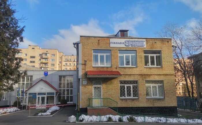 У Києві за 240 мільйонів замовили ремонт закинутої гімназії під садочок із значним завищенням цін