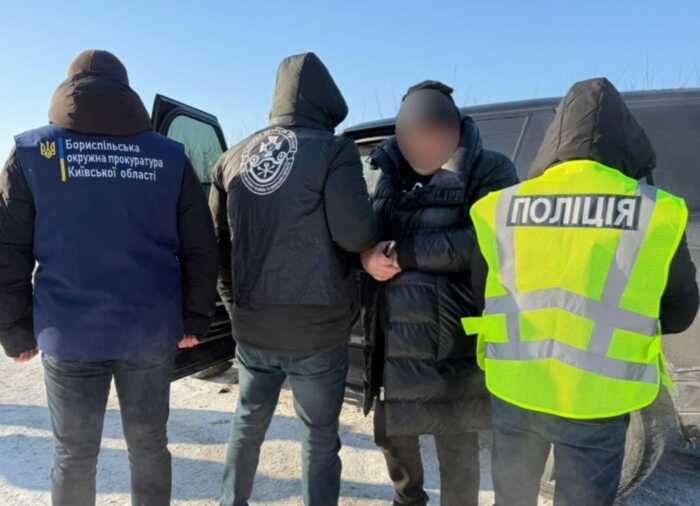 На Київщині викрили чоловіка, який намагався заробити на ухилянтах