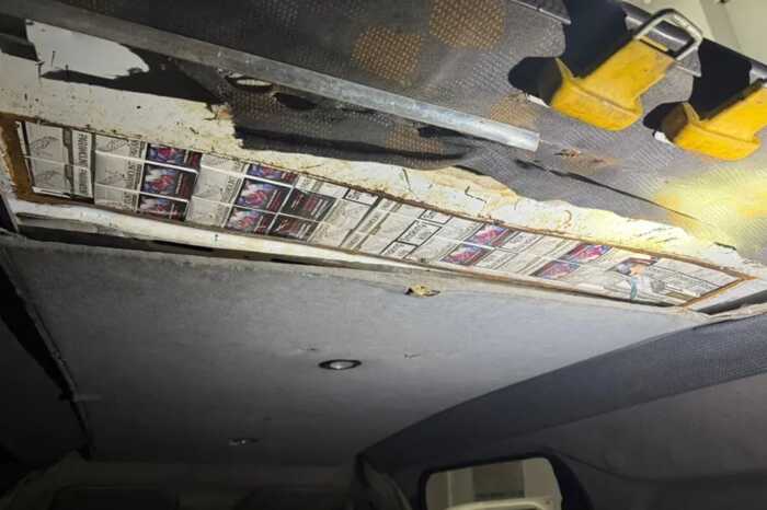 Контрабанда на кордоні: у «Шегинях» знайшли схованку з тисячею пачок сигарет у даху авто