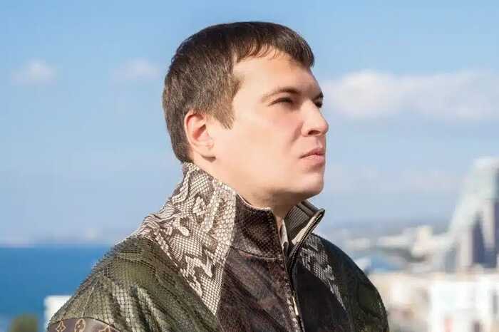 Під санкціями, але на ICE: власника Pin-Up Дмитра Пуніна помітили в Барселоні