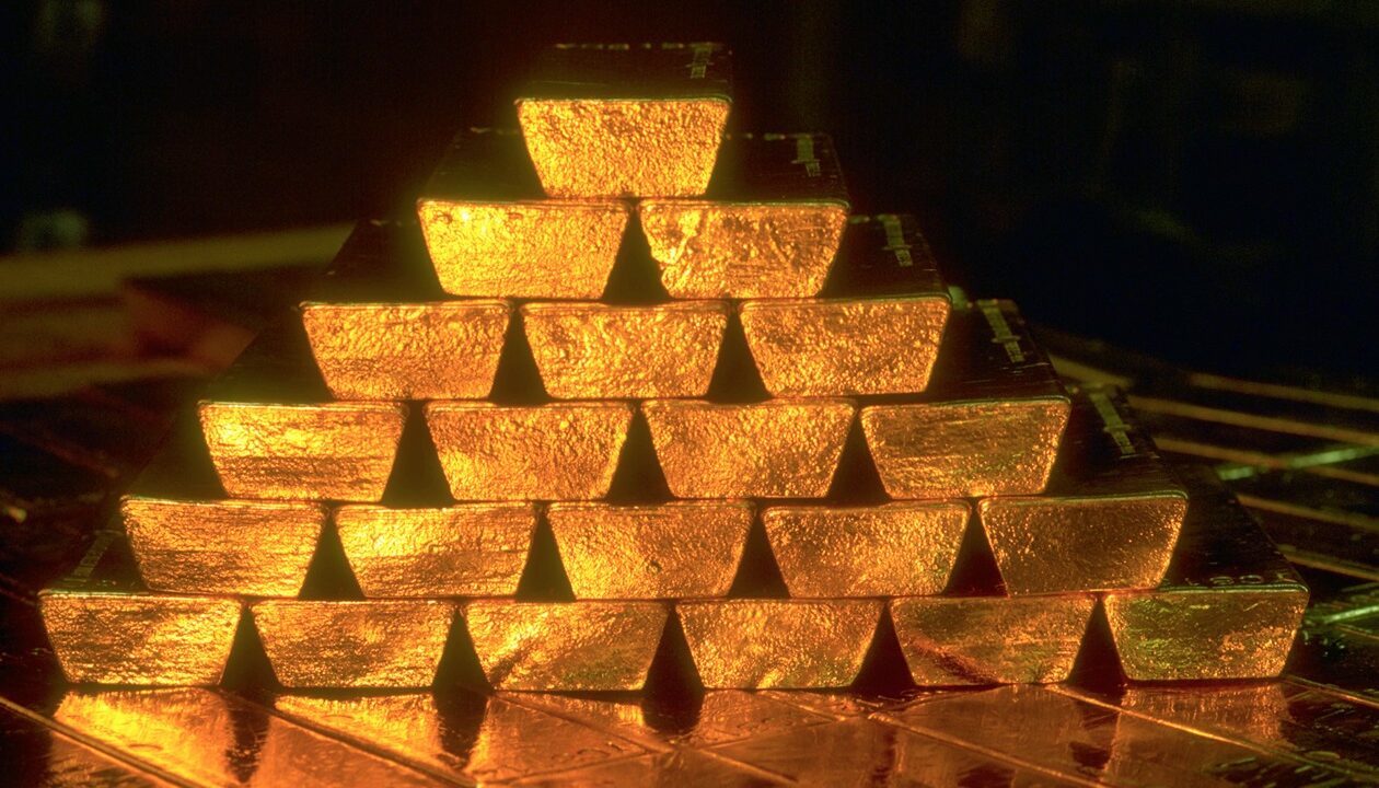 Золото подорожчало після різкого падіння напередодні