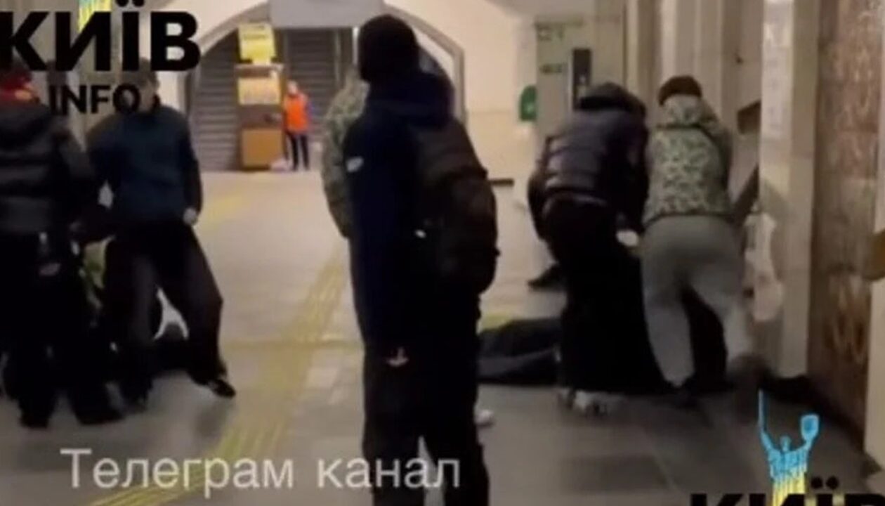 Масова бійка на станції метро у Києві: що відомо