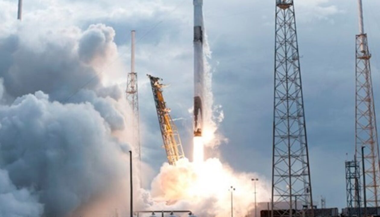 SpaceX запустила перші супутники Starlink в новому році