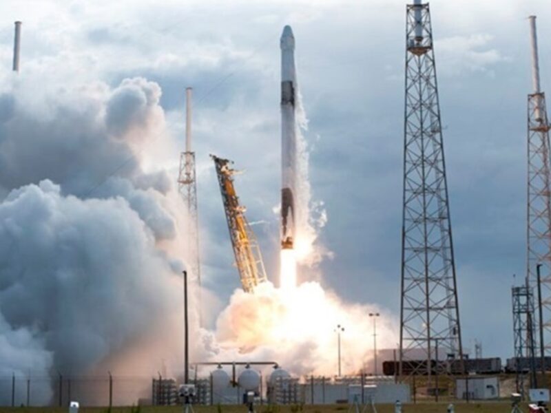 SpaceX запустила перші супутники Starlink в новому році