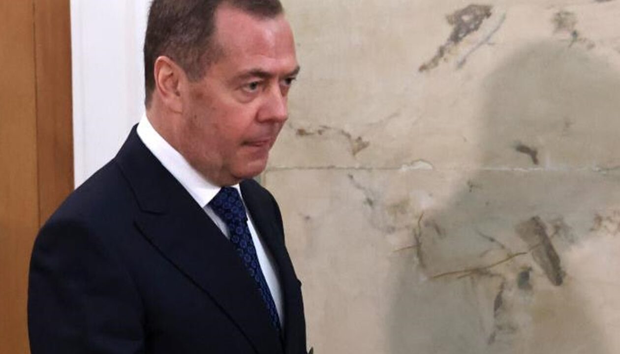 Медведєв пригрозив Європі відео з Орєшніком