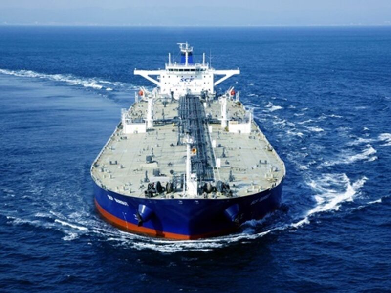 Російська нафта продовжує накопичуватися у морі через проблеми зі збутом