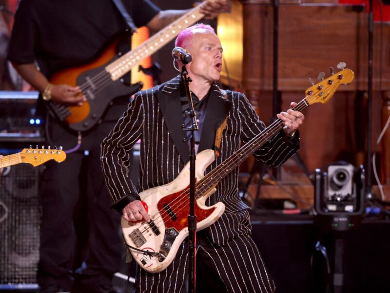 Flea з Red Hot Chili Peppers анонсував сольний альбом і світовий тур