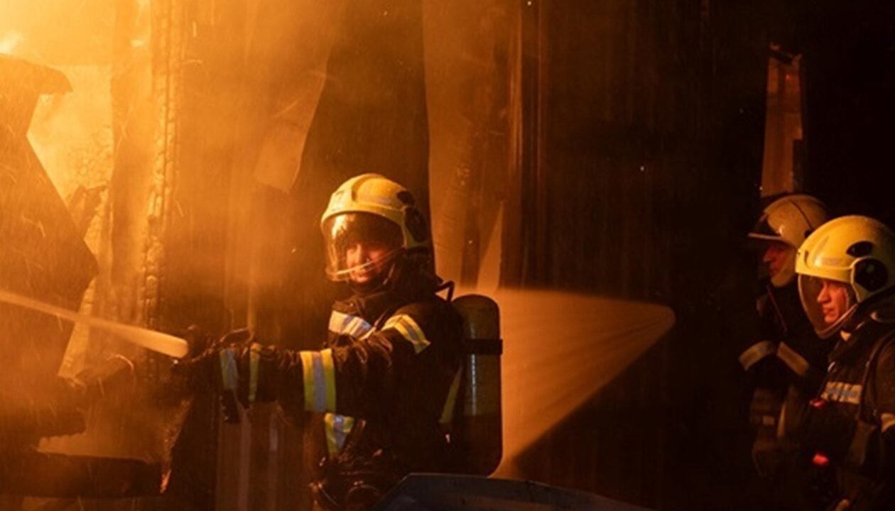 У Харкові БПЛА влучив у будинок: загинула дівчина