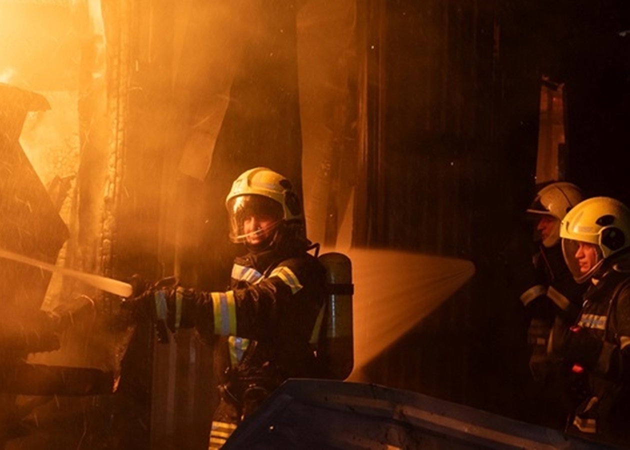 У Харкові БПЛА влучив у будинок: загинула дівчина