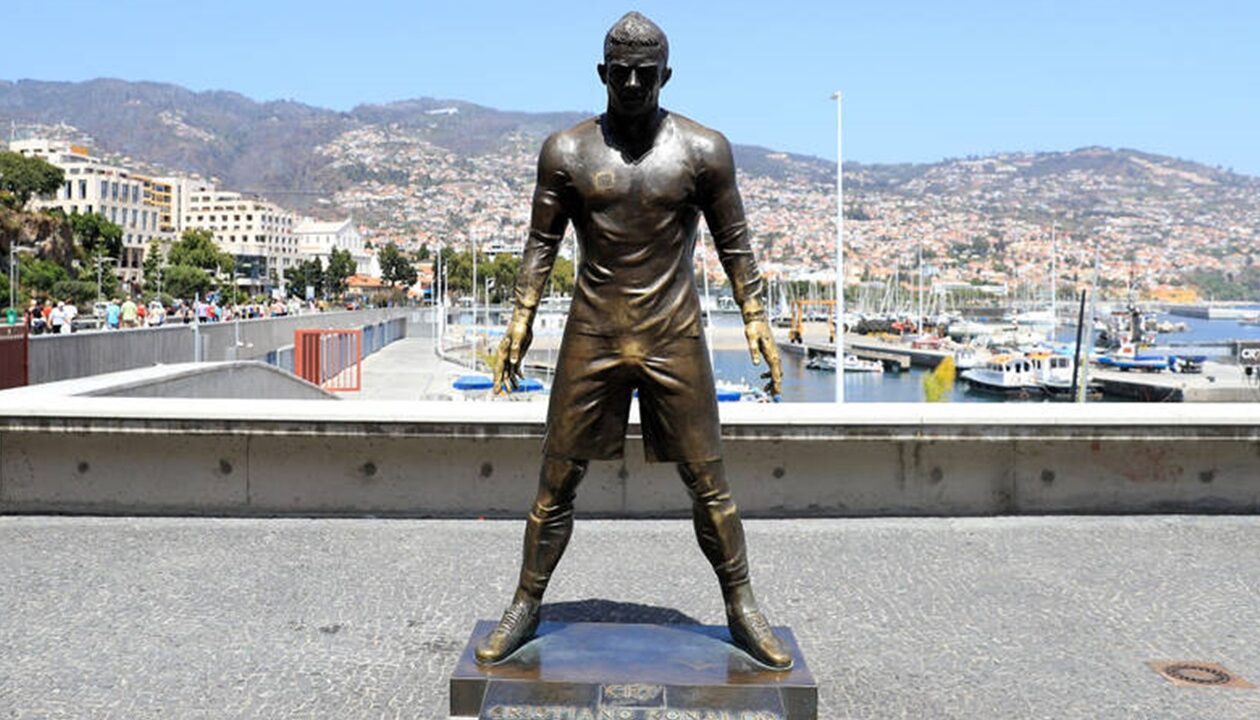 Статую Роналду на батьківщині осквернили вогнем