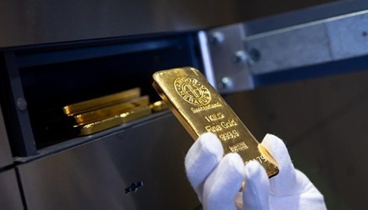 Золото рекордно подорожчало за добу