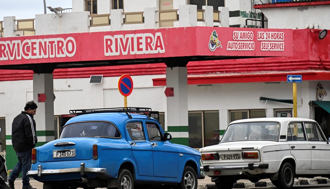 Куба на межі колапсу: нафти лишилося на 15-20 днів