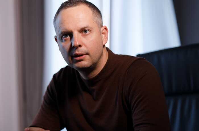 НАБУ повідомило про підозру Ростиславу Шурмі та його брату у справі про «зелений» тариф