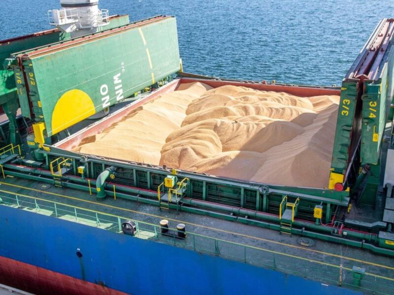 Морським коридором експортовано 100 млн тонн зерна - Кулеба