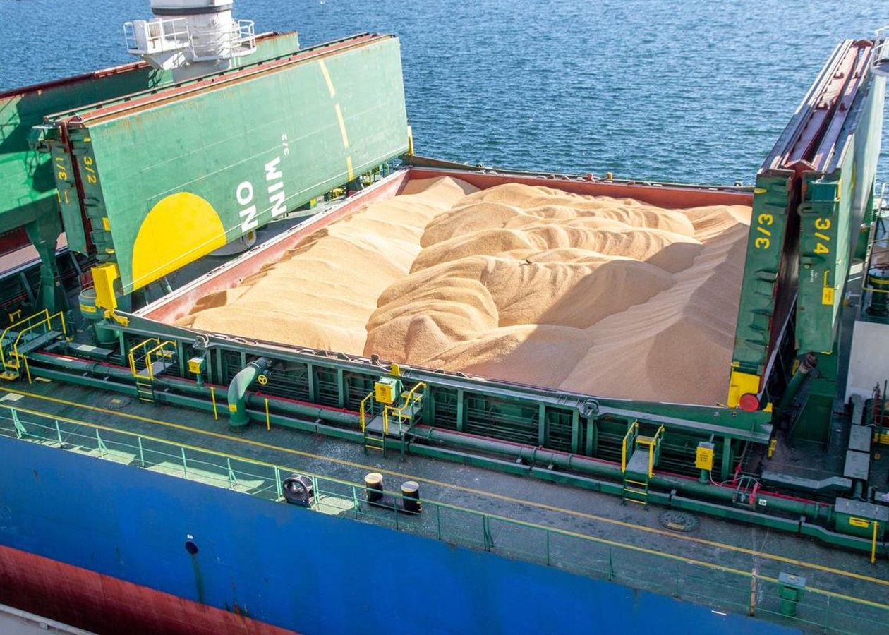 Морським коридором експортовано 100 млн тонн зерна - Кулеба