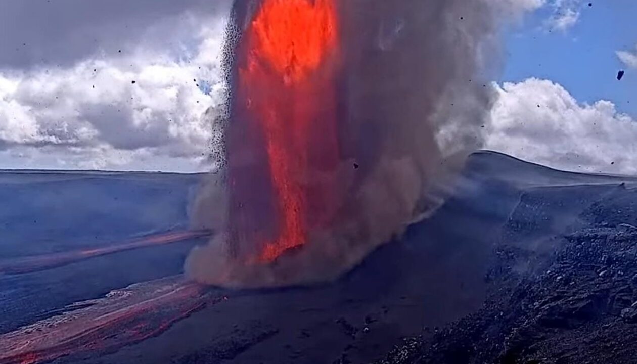 Вулкан на Гаваях випустив фонтан лави у 480м