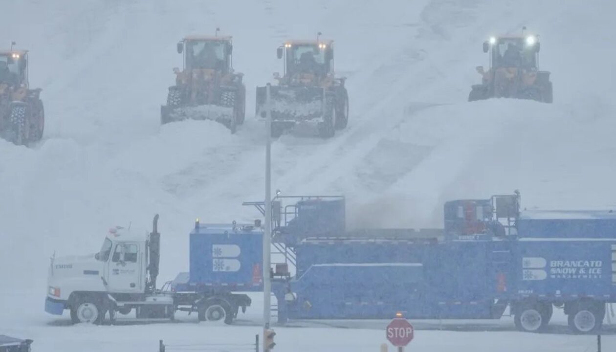 В США фіксують рекордні снігопади: мільйон будинків без світла