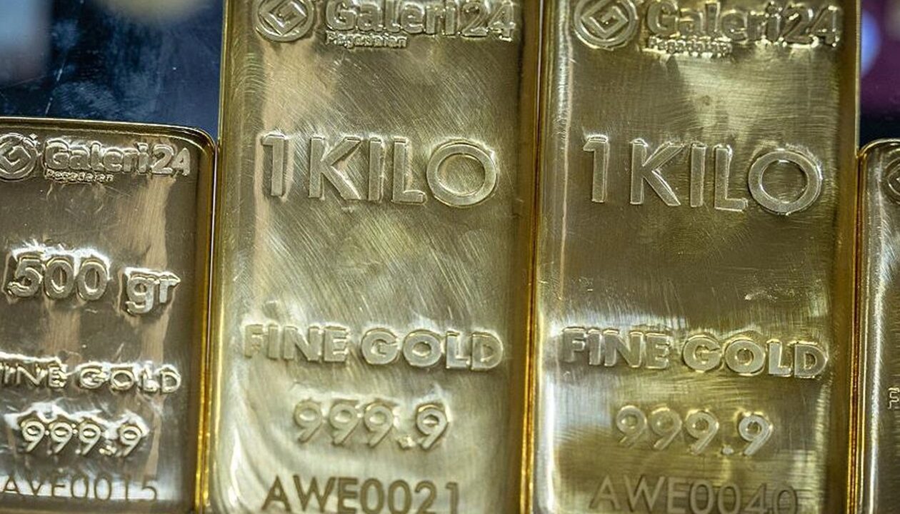 Ціна золота рекордно зросла через слабкий долар