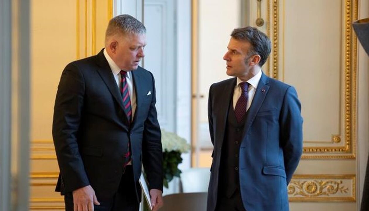 Макрон і Фіцо обговорили "стратегічне пробудження" і допомогу Україні