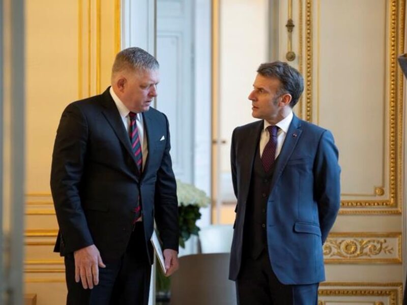 Макрон і Фіцо обговорили "стратегічне пробудження" і допомогу Україні