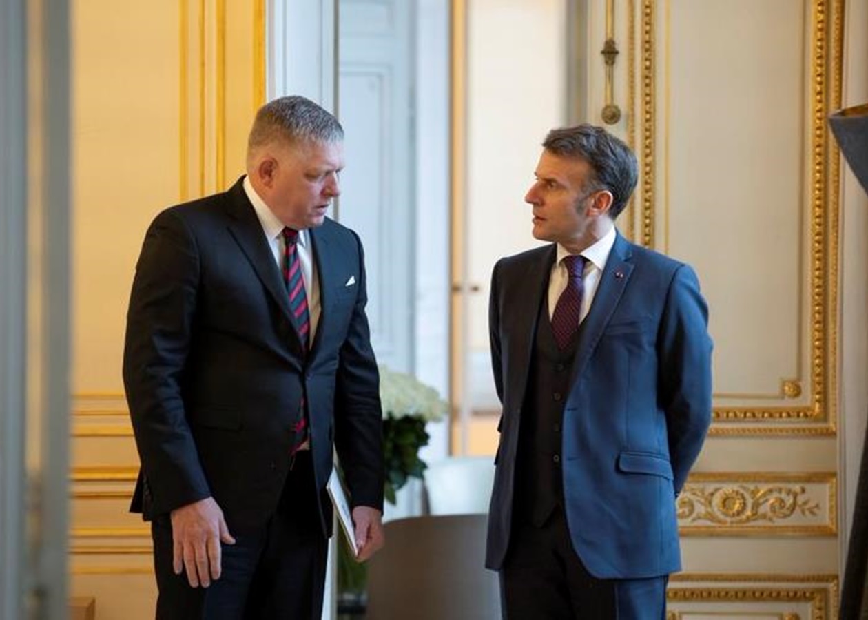 Макрон і Фіцо обговорили "стратегічне пробудження" і допомогу Україні