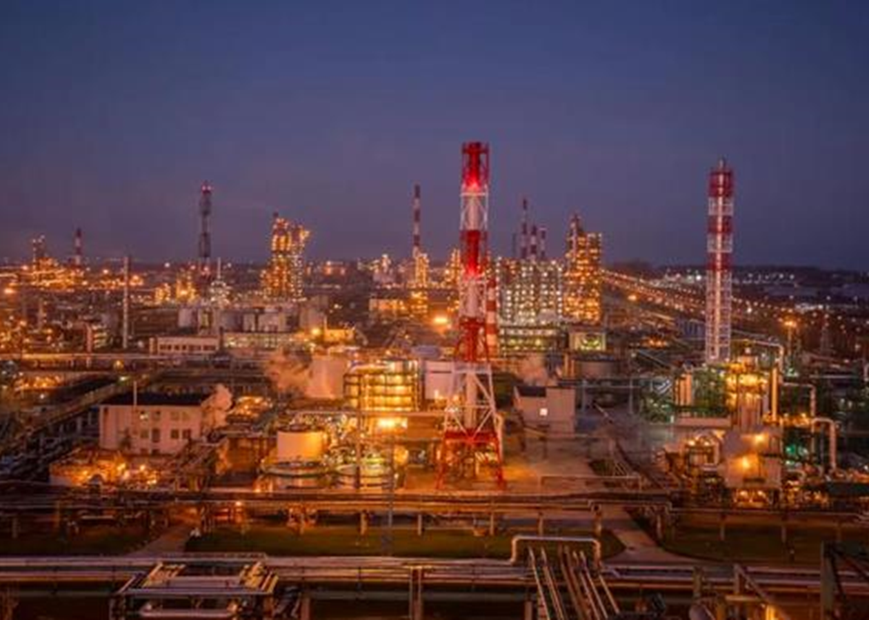 Росія відновила роботу НПЗ через паузу в українських атаках - ЗМІ